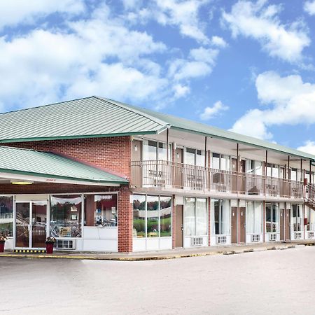 Days Inn By Wyndham Newport Buitenkant foto