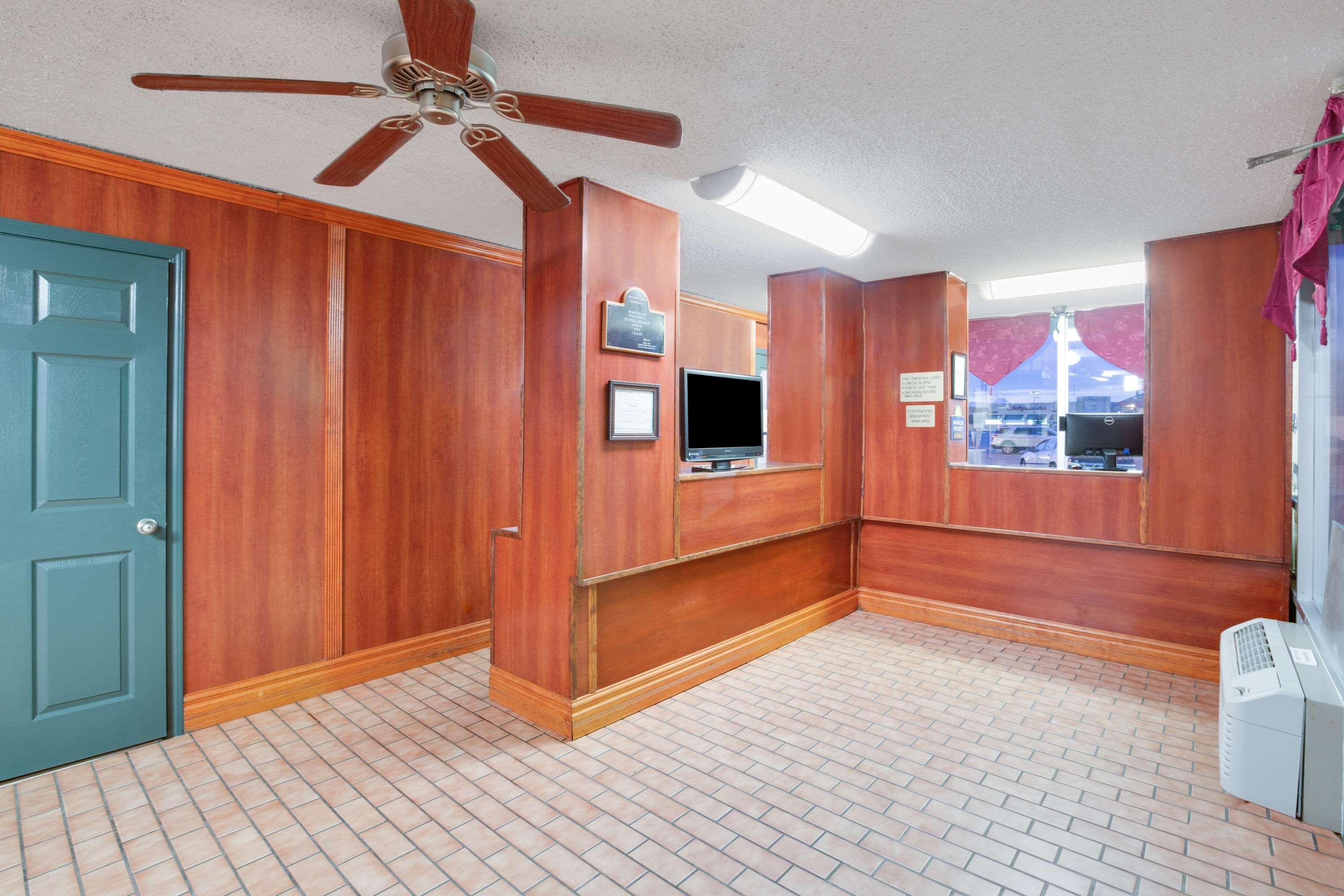 Days Inn By Wyndham Newport Buitenkant foto