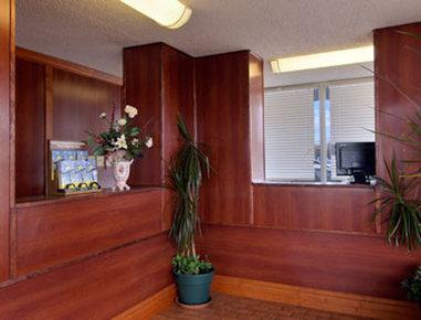Days Inn By Wyndham Newport Buitenkant foto
