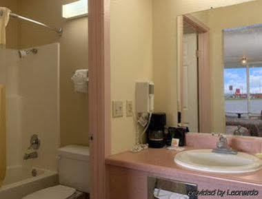 Days Inn By Wyndham Newport Buitenkant foto