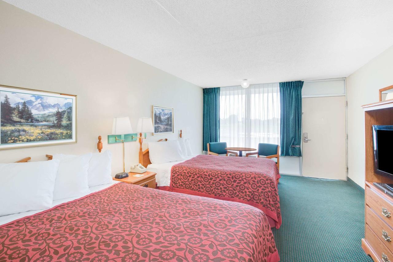 Days Inn By Wyndham Newport Buitenkant foto